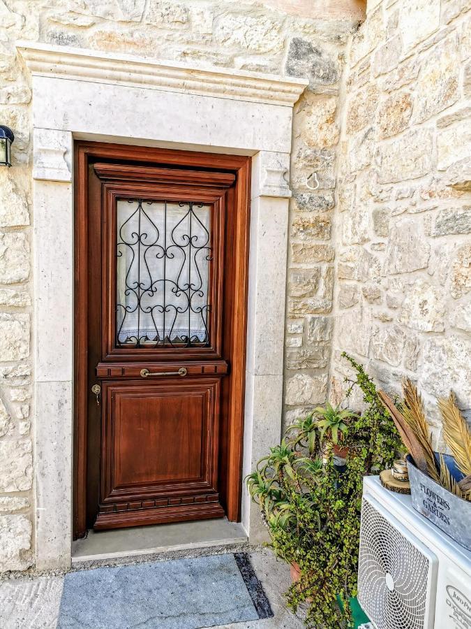 Aelia Apartment Камиларион Екстериор снимка