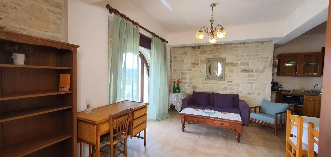 Aelia Apartment Камиларион Екстериор снимка