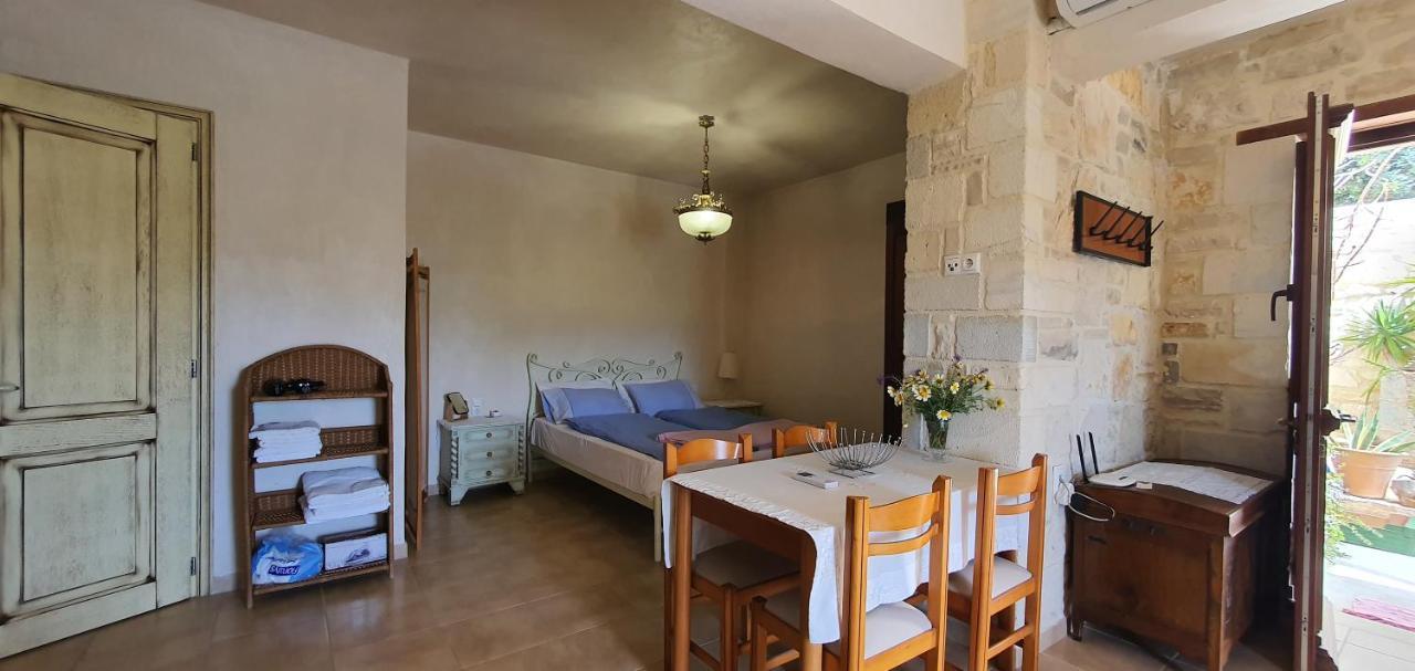 Aelia Apartment Камиларион Екстериор снимка