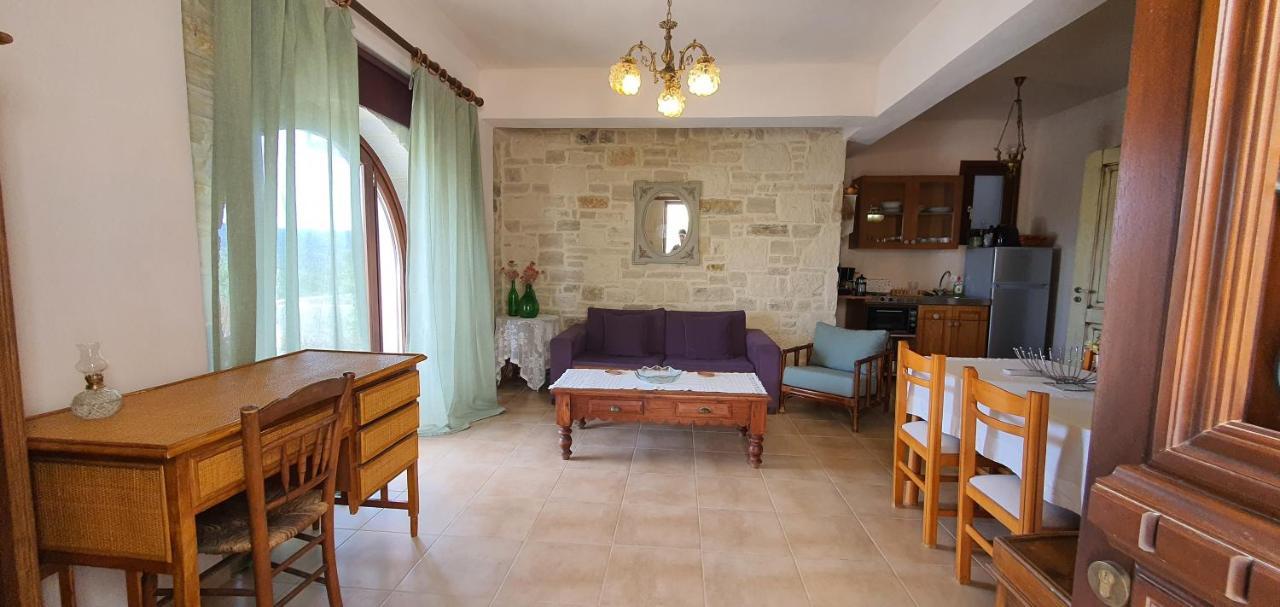 Aelia Apartment Камиларион Екстериор снимка