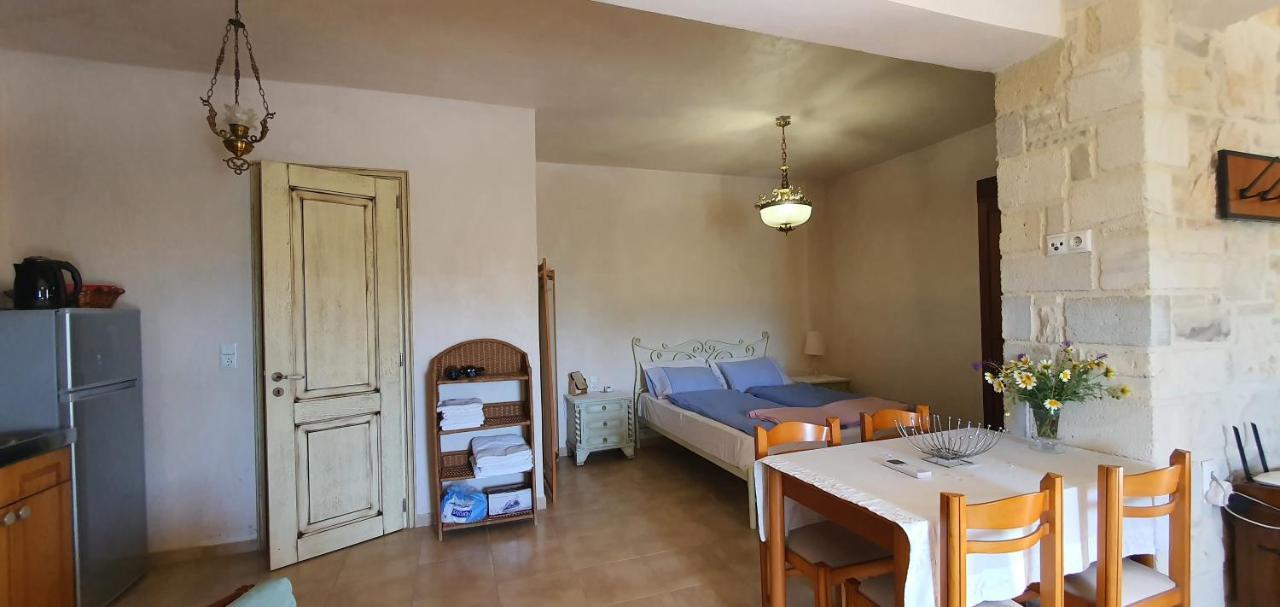 Aelia Apartment Камиларион Екстериор снимка