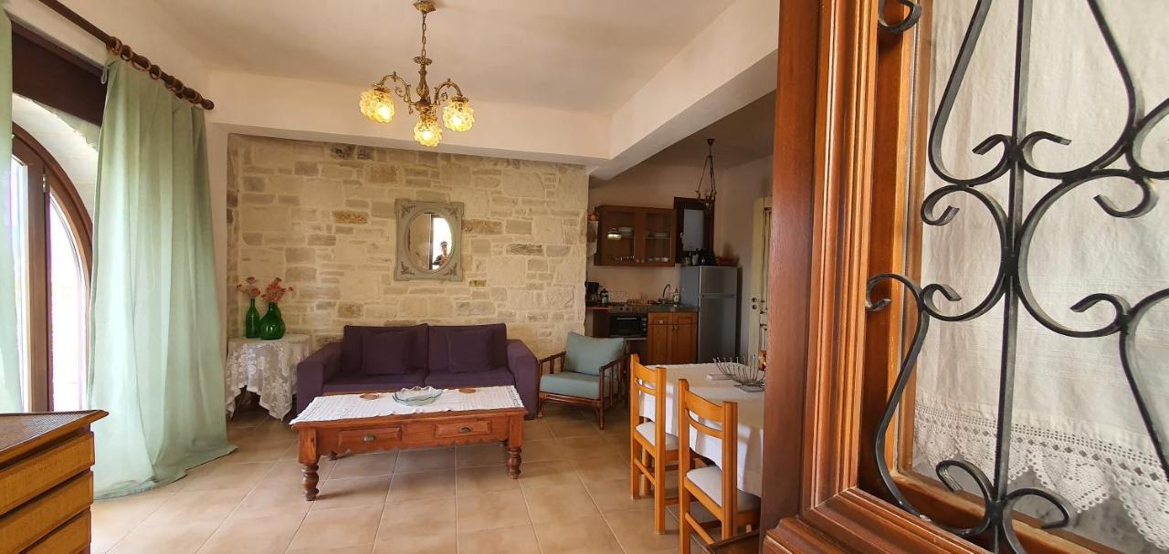 Aelia Apartment Камиларион Екстериор снимка